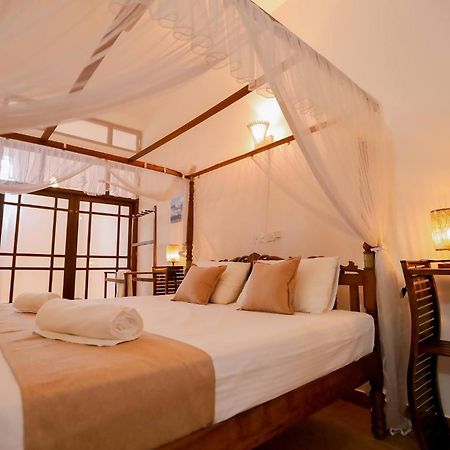 Nibbana Mirissa Hotel Exterior photo