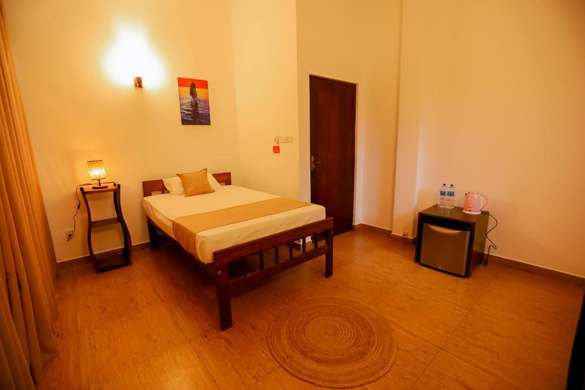 Nibbana Mirissa Hotel Room photo