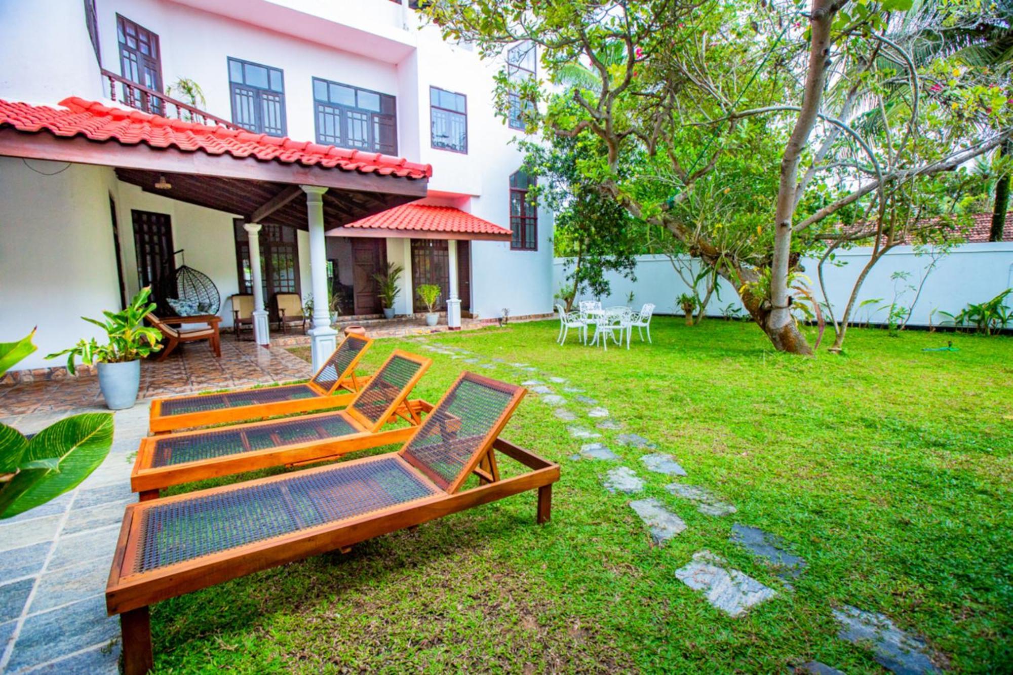 Nibbana Mirissa Hotel Exterior photo