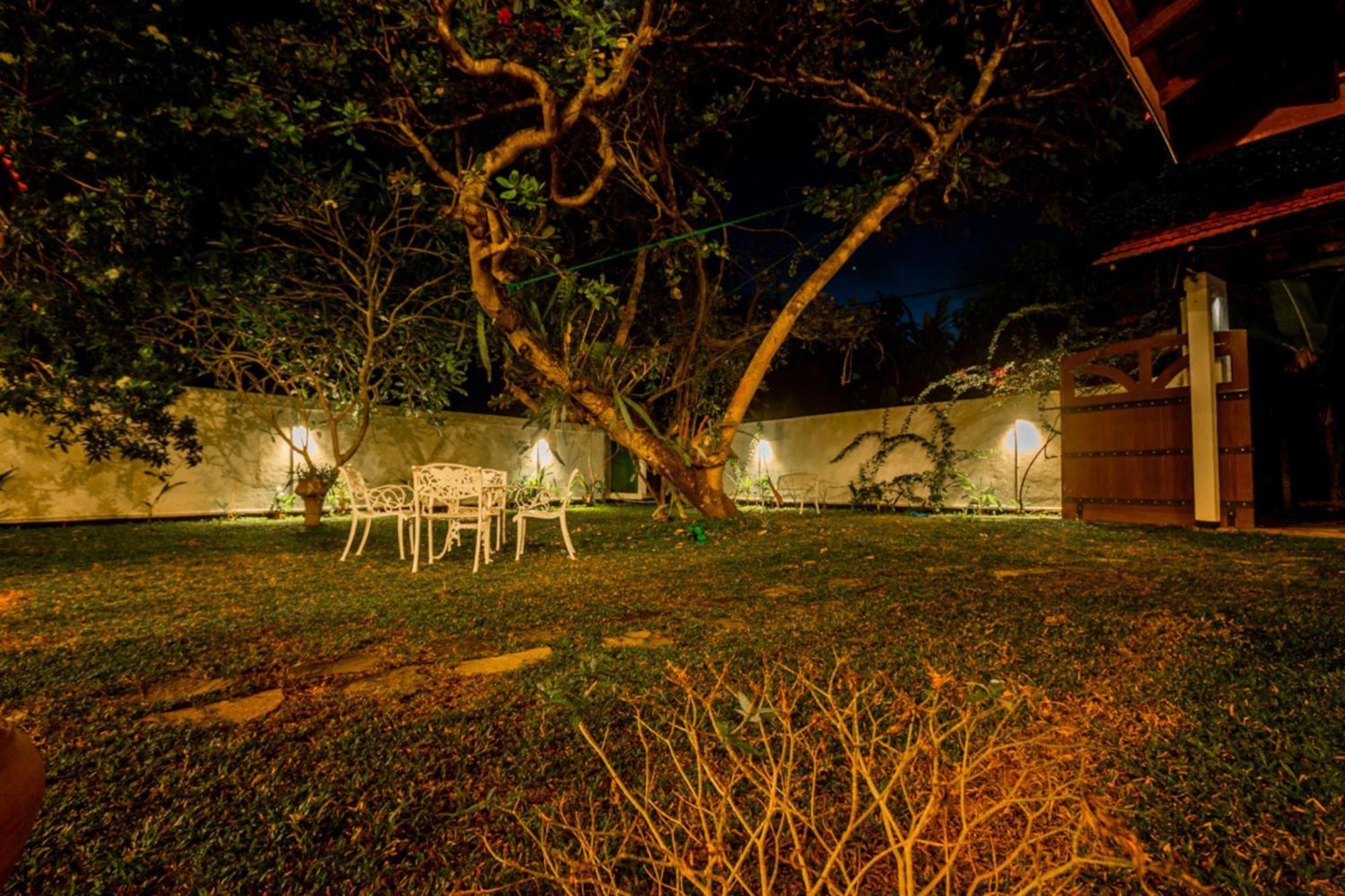 Nibbana Mirissa Hotel Exterior photo