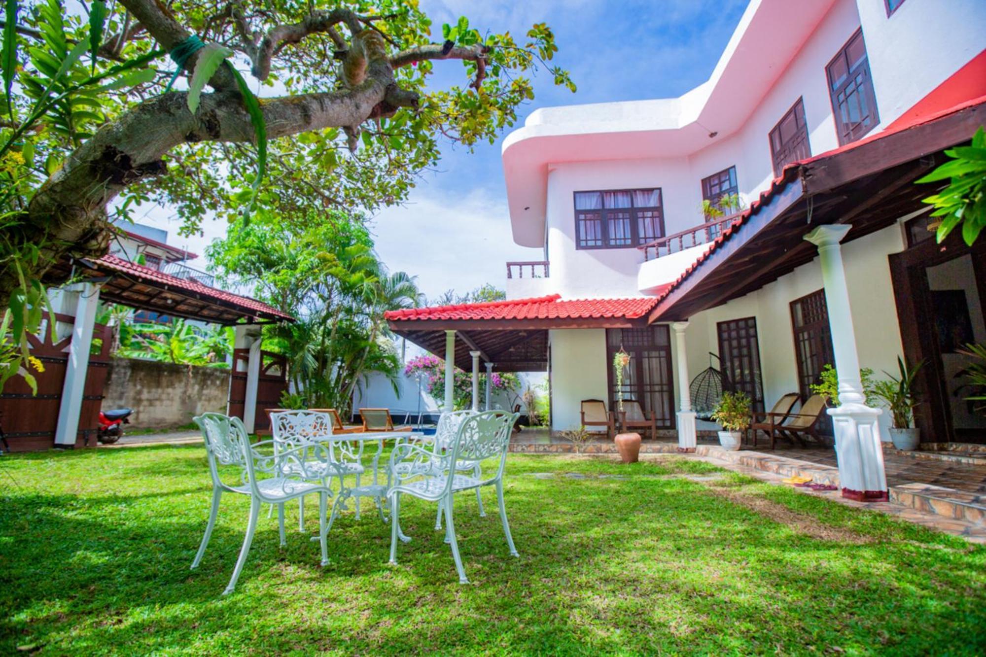 Nibbana Mirissa Hotel Exterior photo
