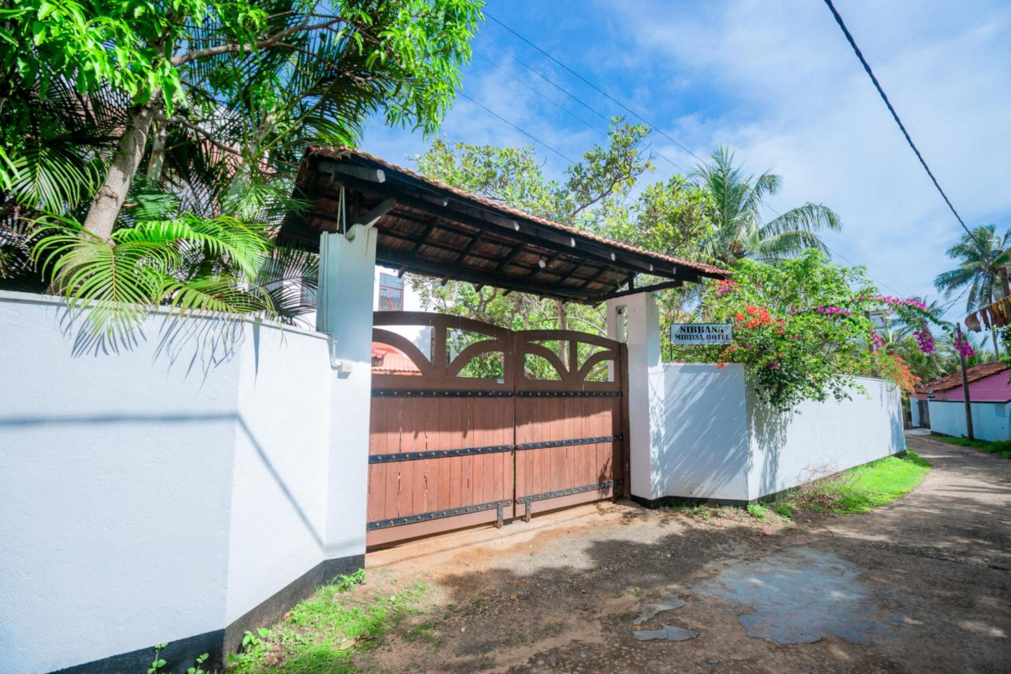 Nibbana Mirissa Hotel Exterior photo